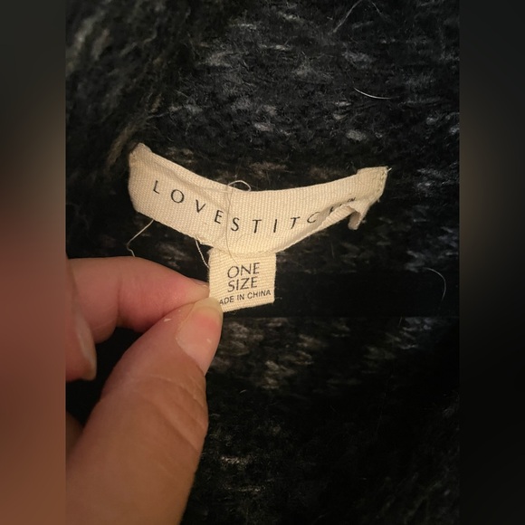 Black and grey shawl - Picture 2 of 4